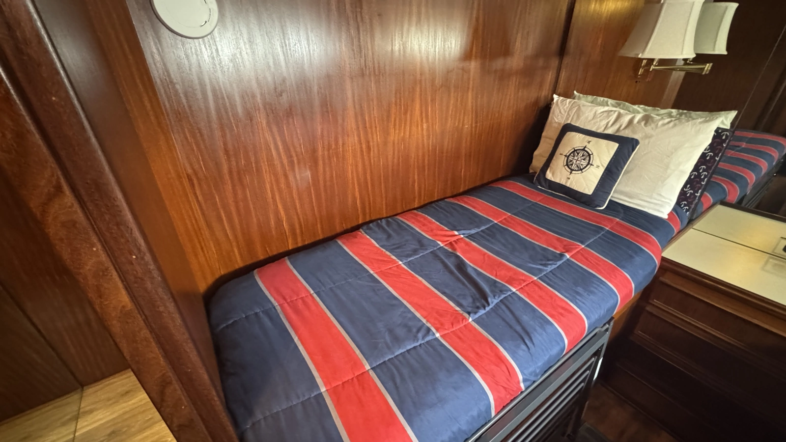 Midship Guest Stateroom - Twin Berths