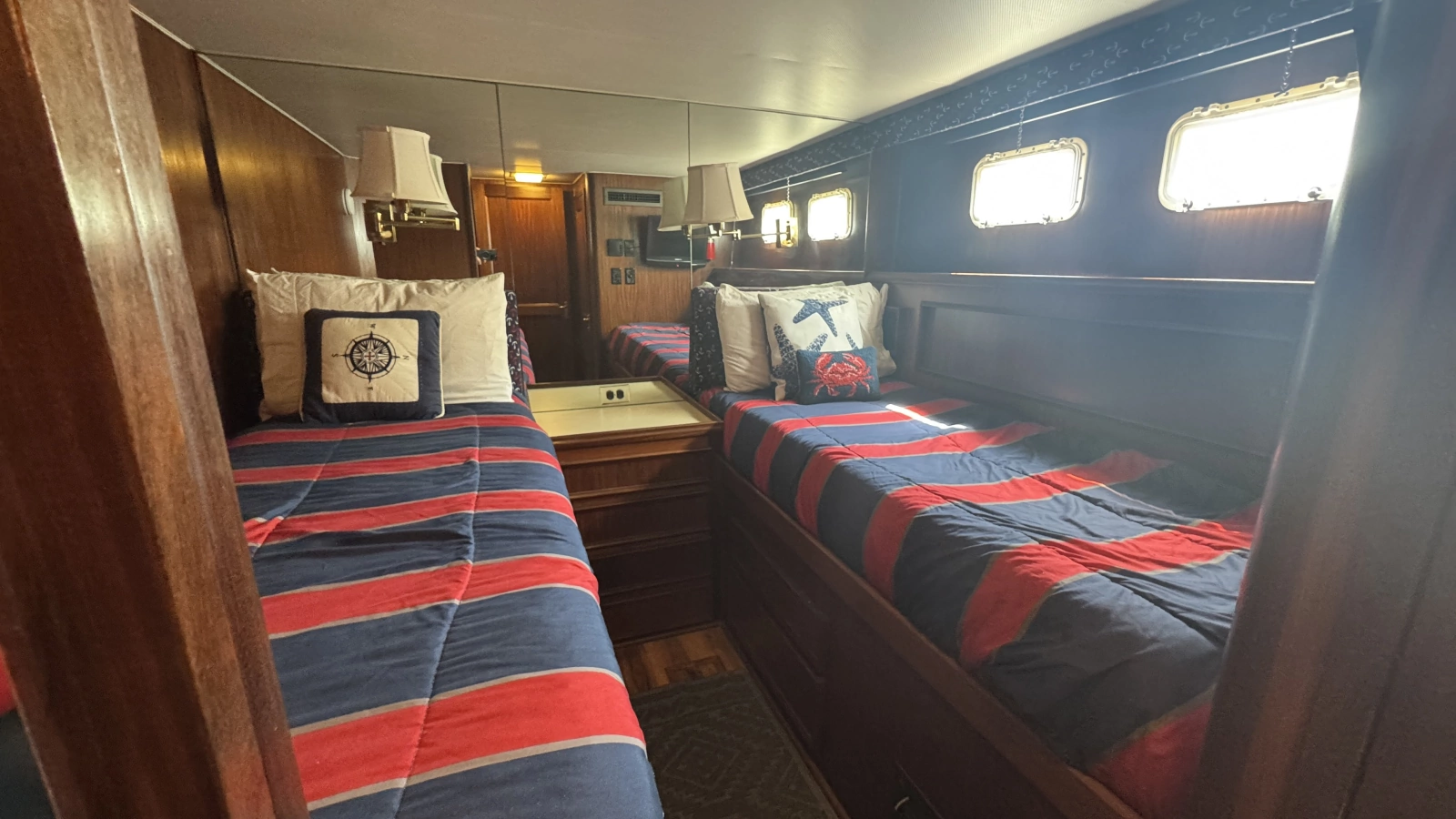 Midship Guest Stateroom - Twin Berths