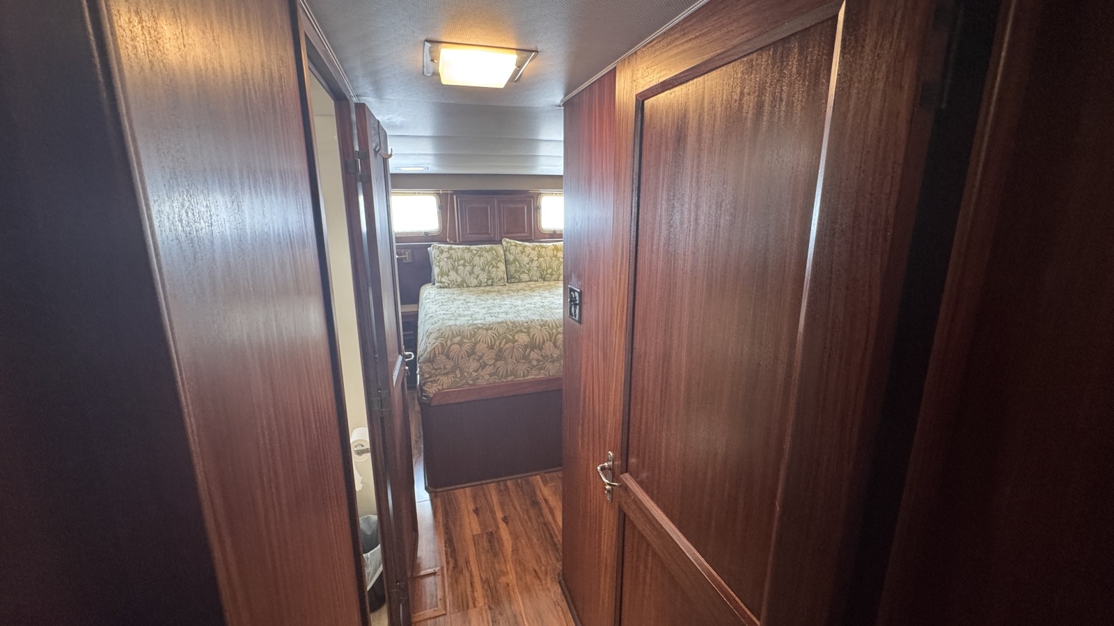 Full Beam Aft Owner's Stateroom