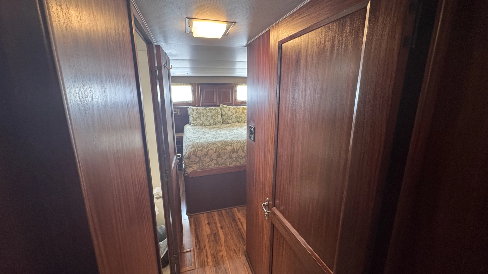 Full Beam Aft Owner's Stateroom