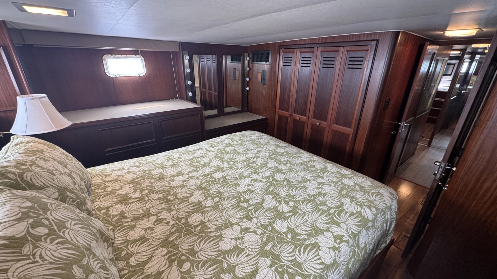 Full Beam Aft Owner's Stateroom