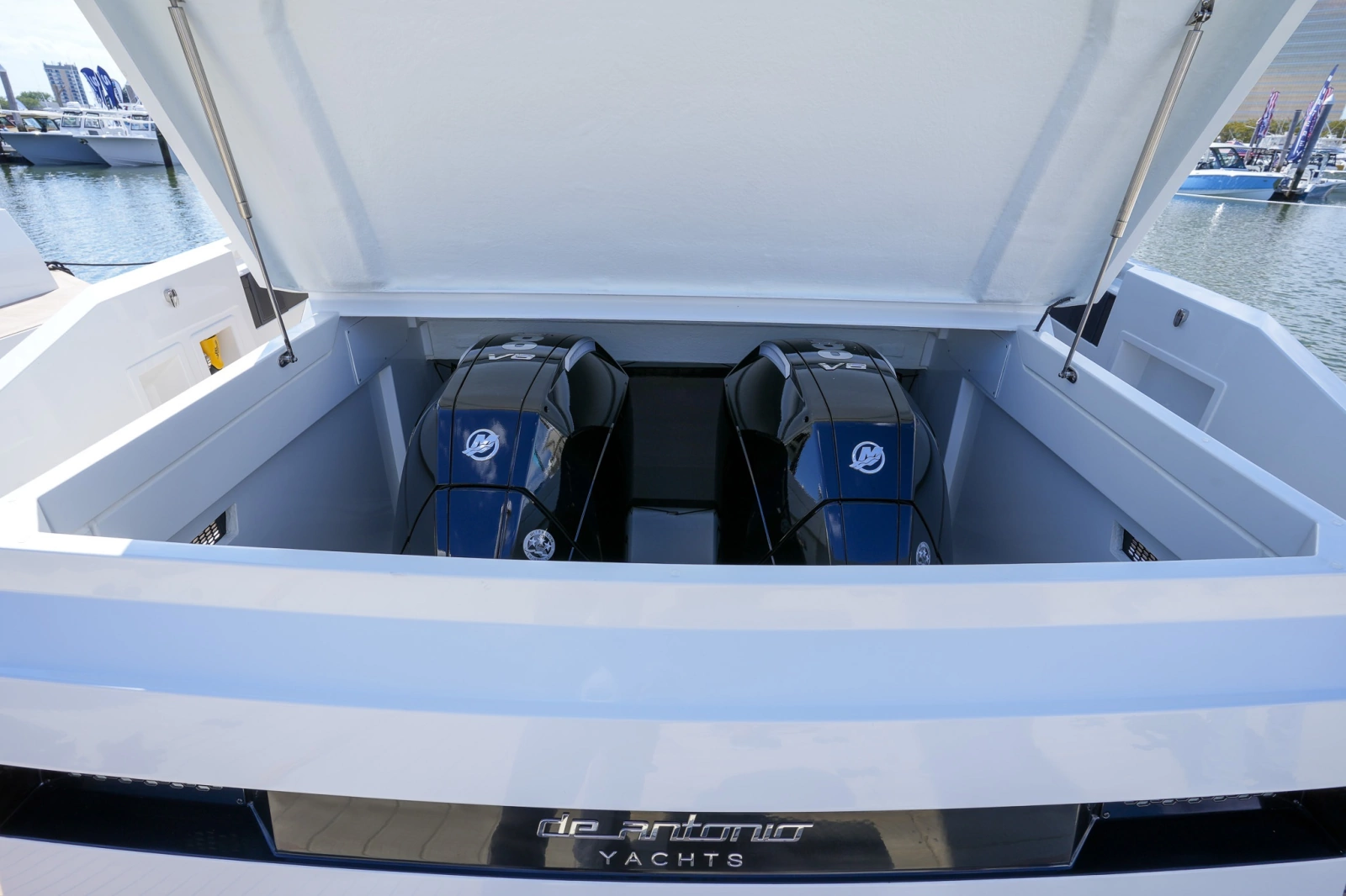 32ft De Antonio Yacht For Sale