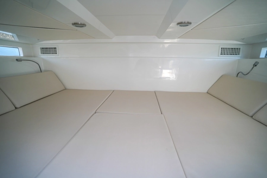 32ft De Antonio Yacht For Sale