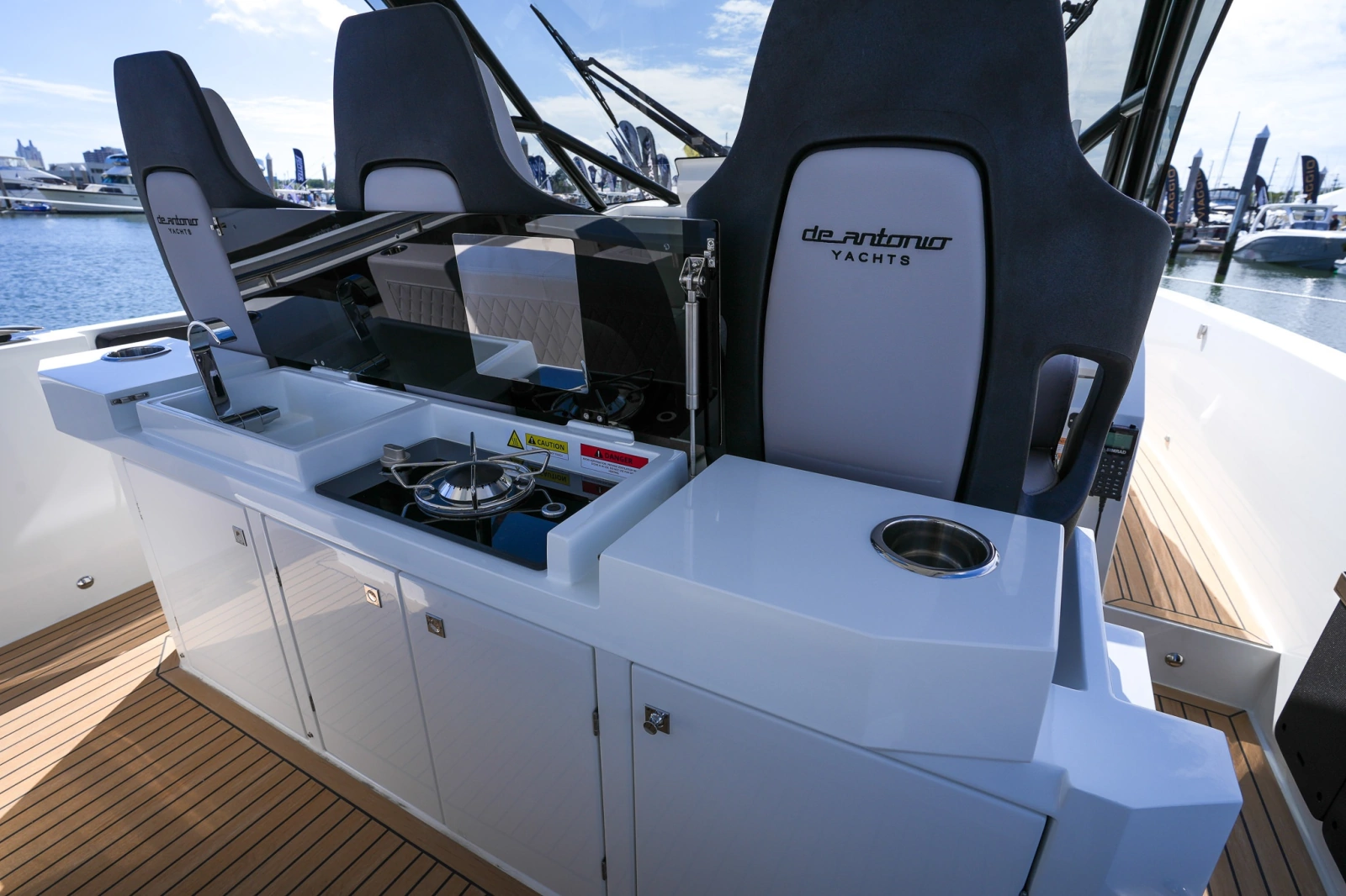 32ft De Antonio Yacht For Sale