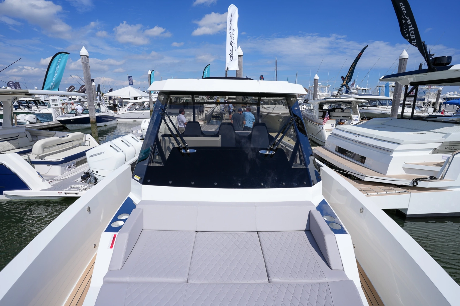 32ft De Antonio Yacht For Sale