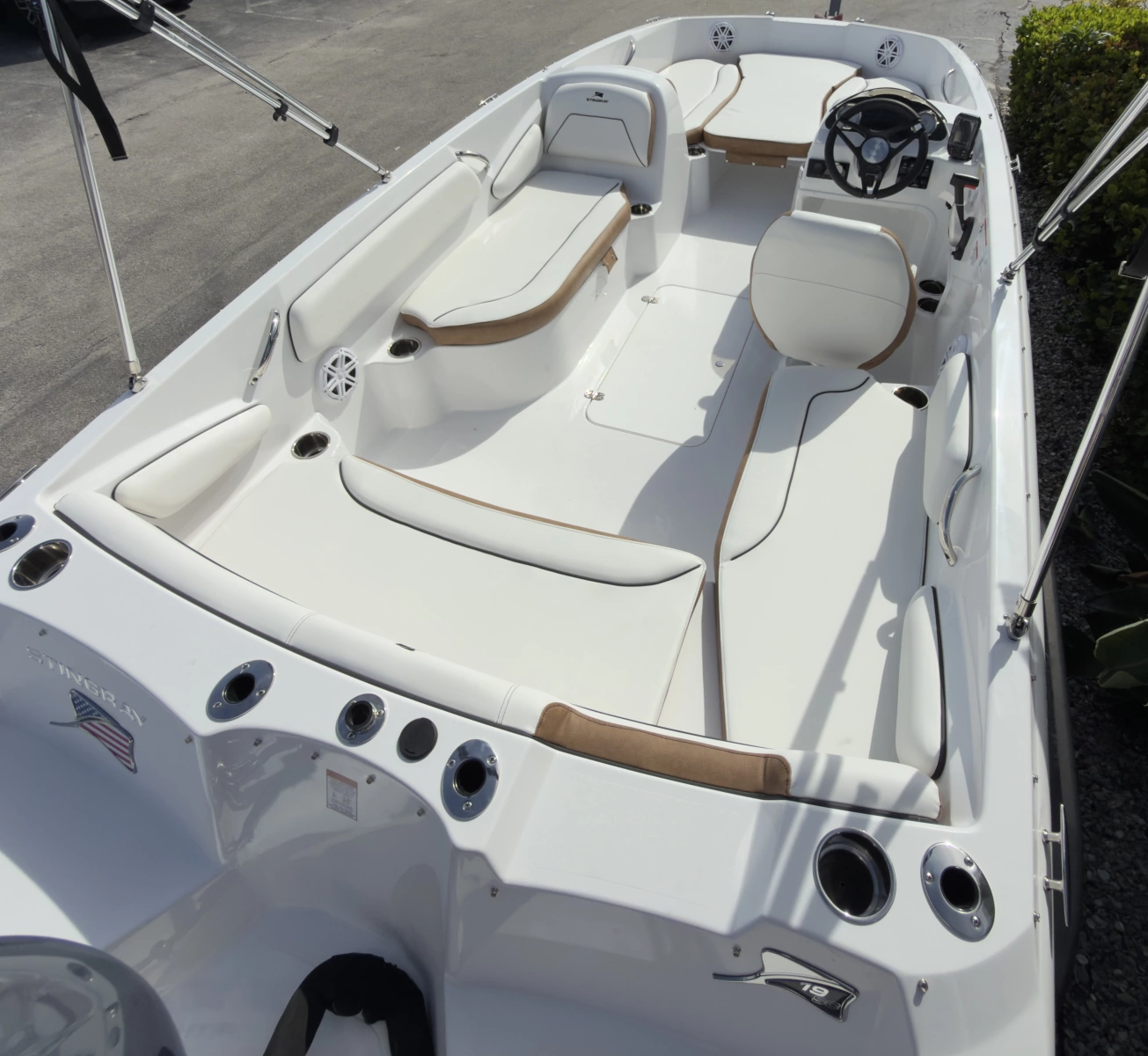 19ft Stingray Yacht For Sale