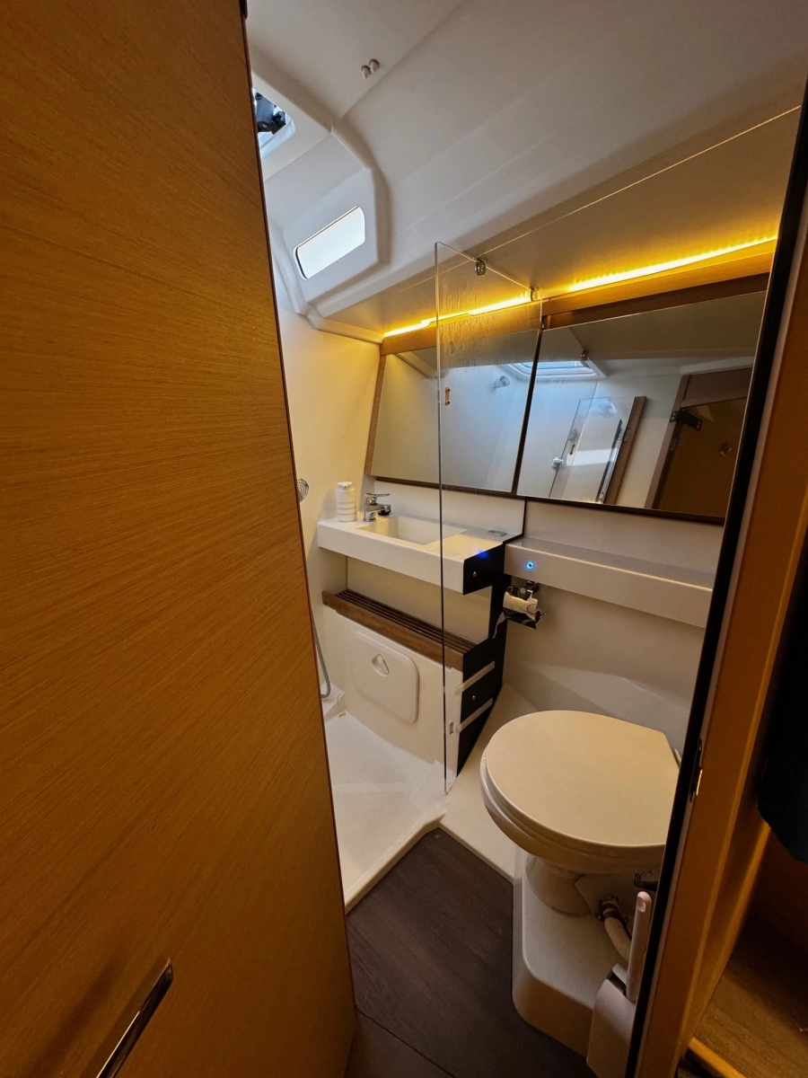 Paramour 44ft Jeanneau Yacht For Sale