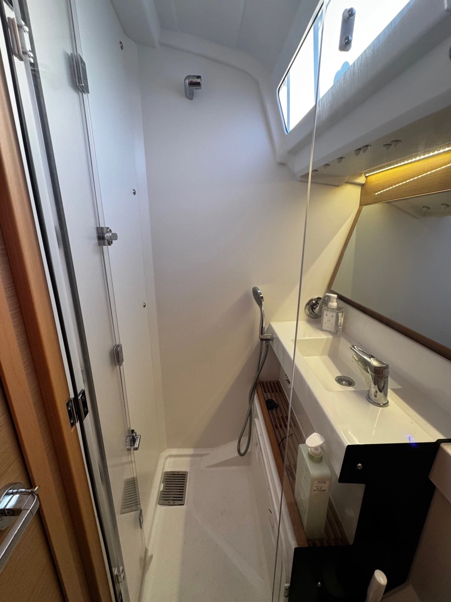 Paramour 44ft Jeanneau Yacht For Sale