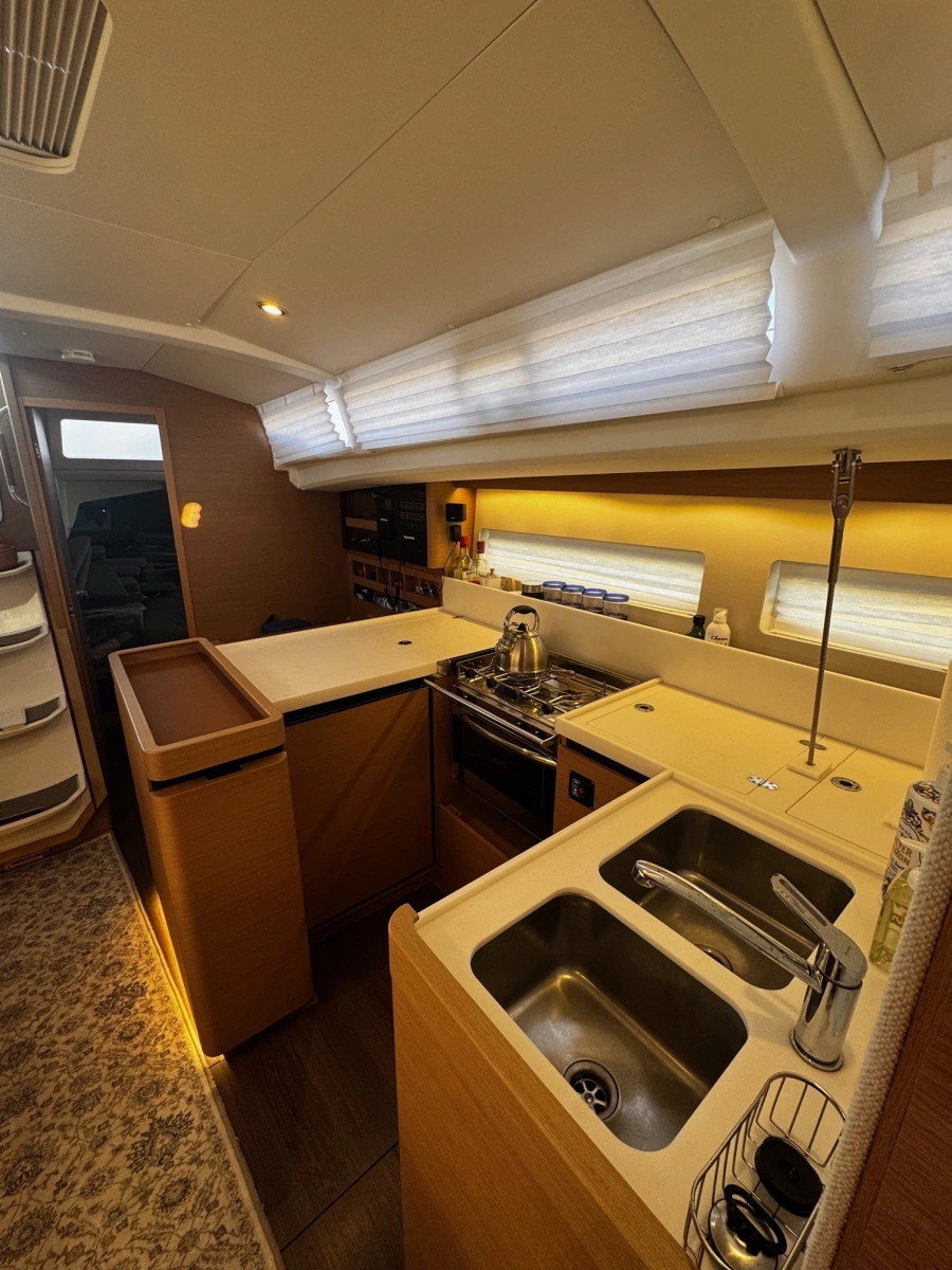 Paramour 44ft Jeanneau Yacht For Sale