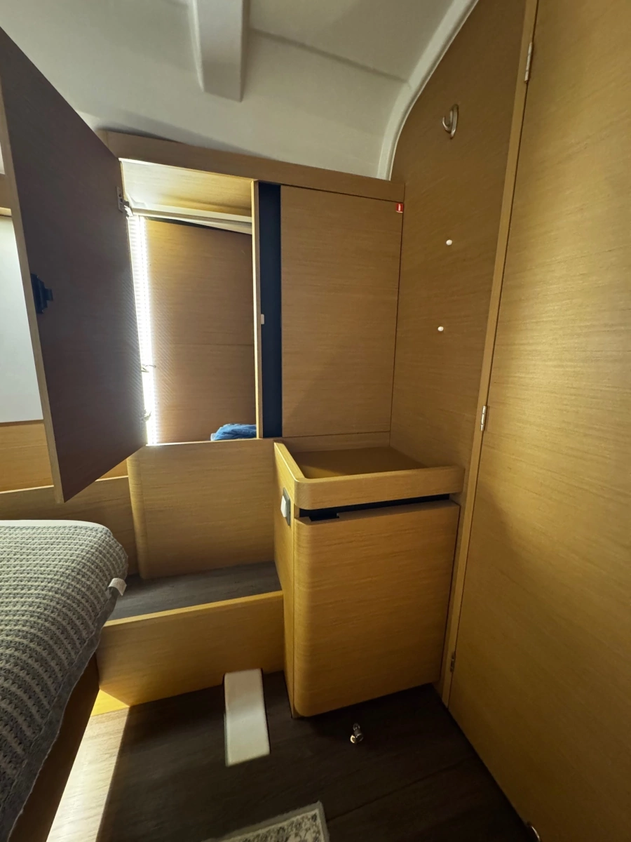 Paramour 44ft Jeanneau Yacht For Sale