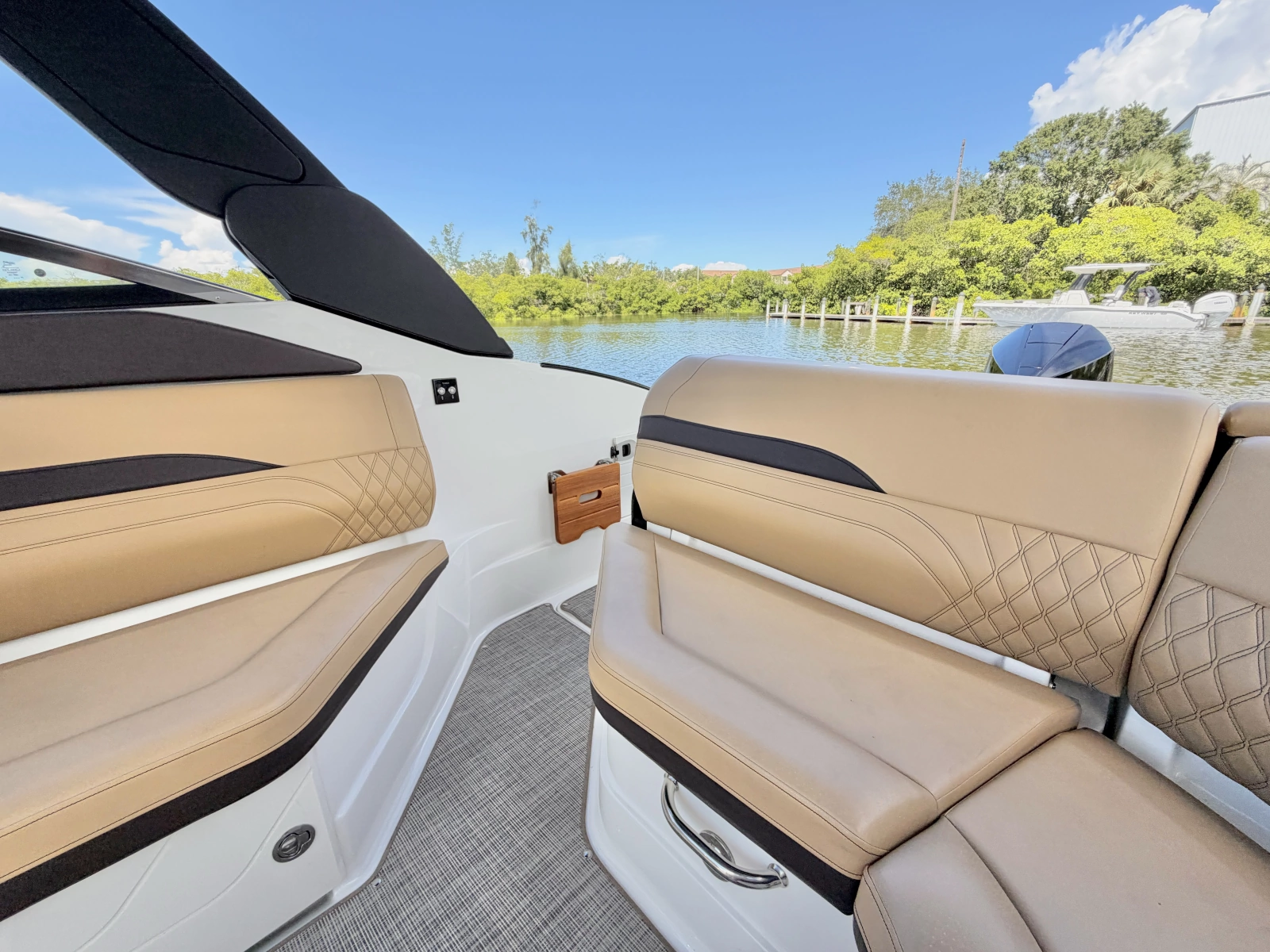 26ft Sea Ray Yacht For Sale