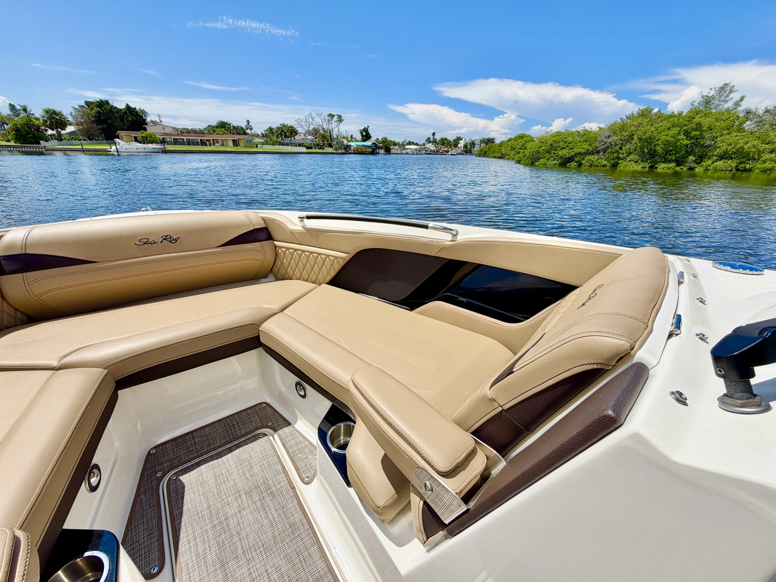 26ft Sea Ray Yacht For Sale