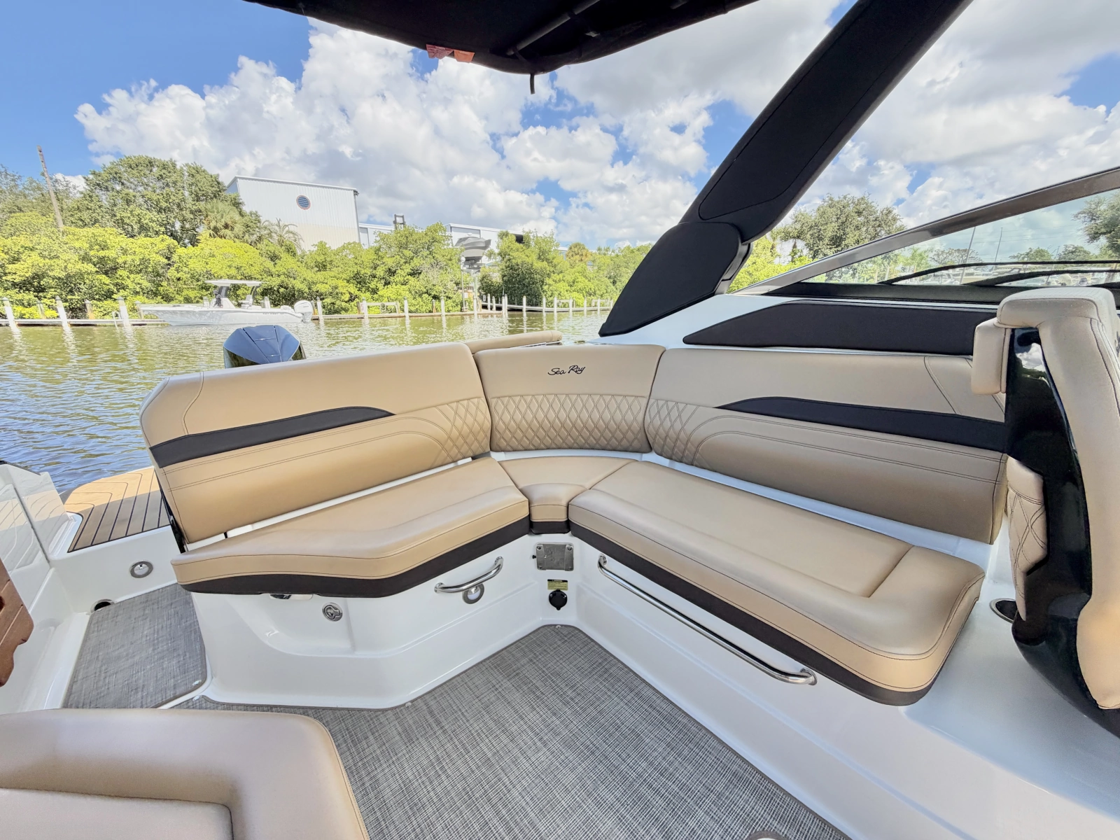 26ft Sea Ray Yacht For Sale