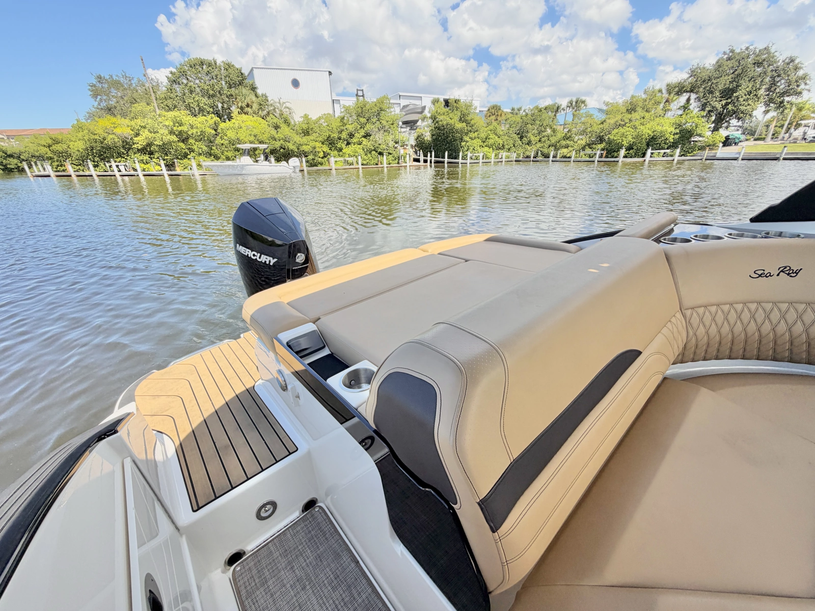 26ft Sea Ray Yacht For Sale