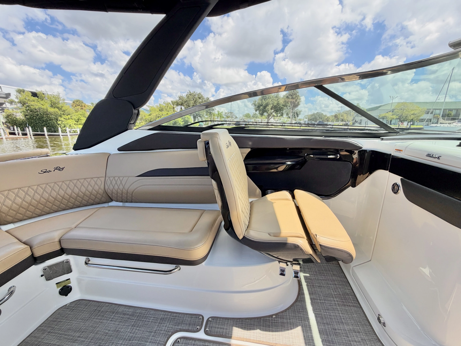 26ft Sea Ray Yacht For Sale