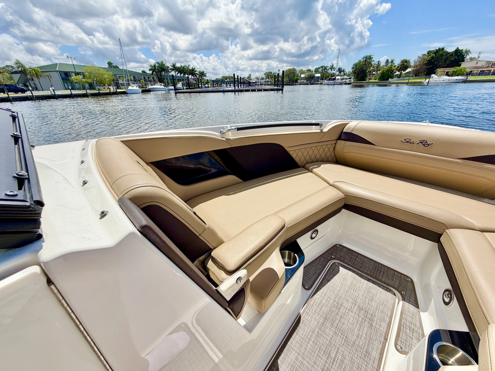 26ft Sea Ray Yacht For Sale