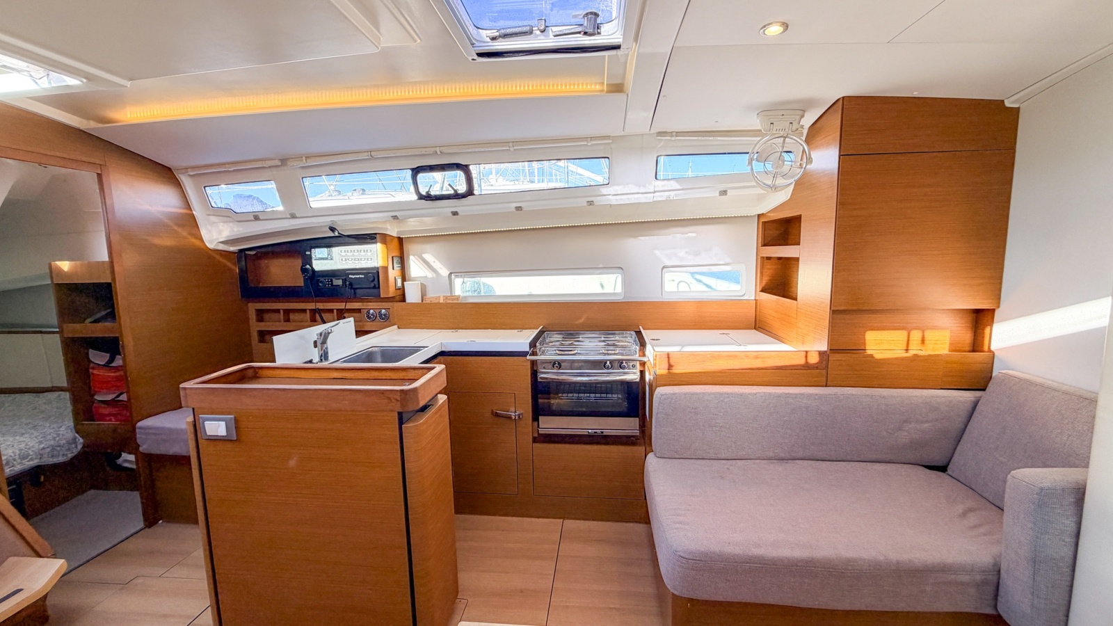2020 Jeanneau Sun Odyssey 410