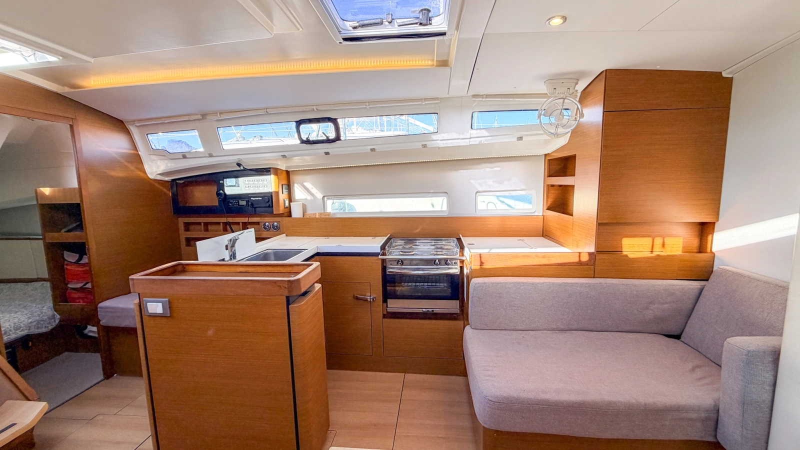 2020 Jeanneau Sun Odyssey 410