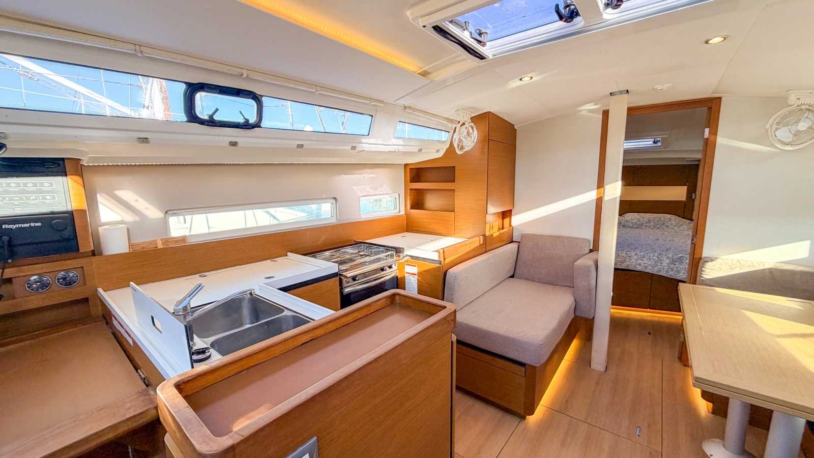 2020 Jeanneau Sun Odyssey 410