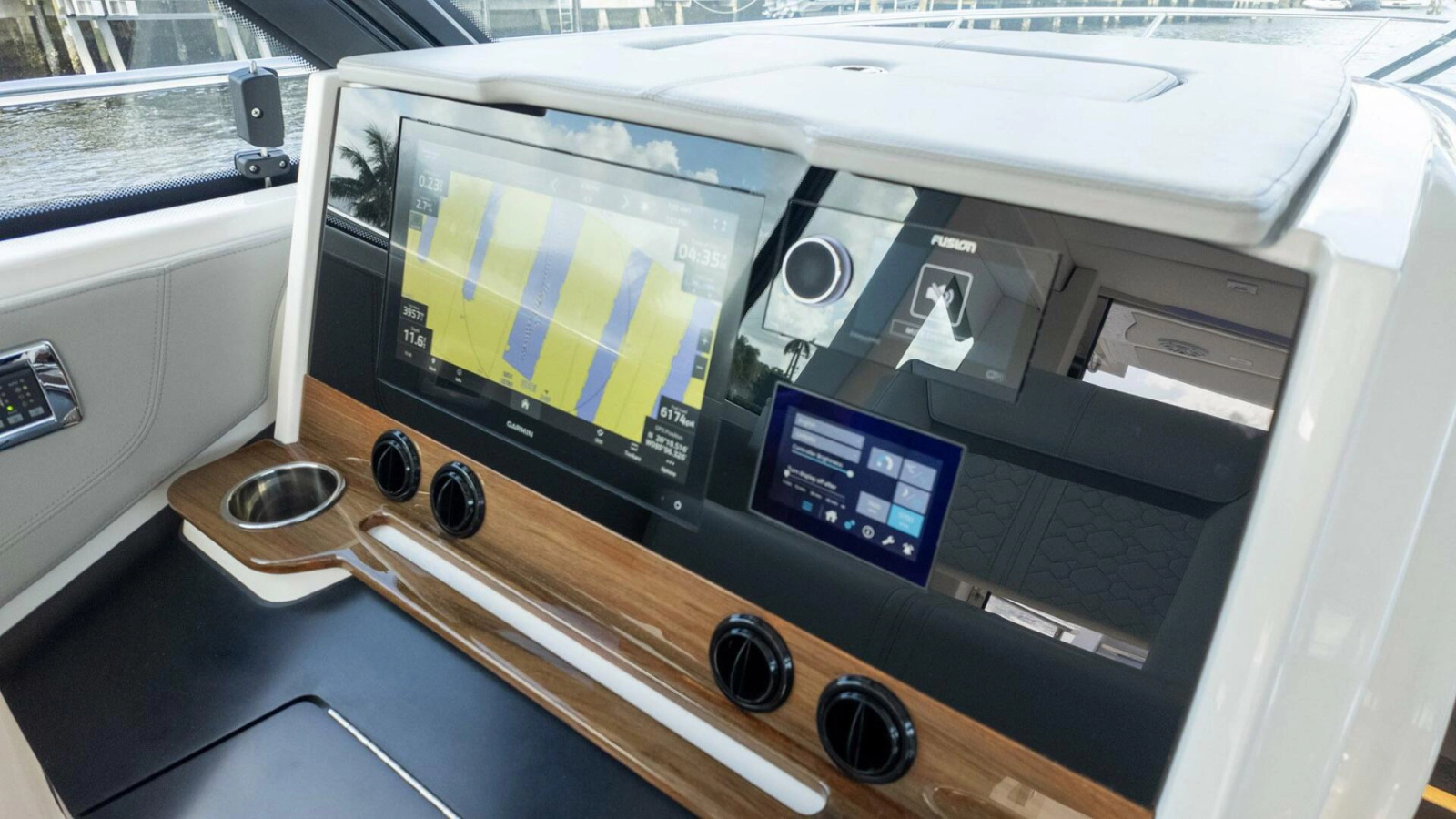 2022 Tiara Yachts 43 LE