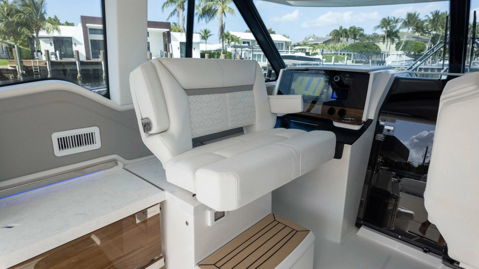 2022 Tiara Yachts 43 LE