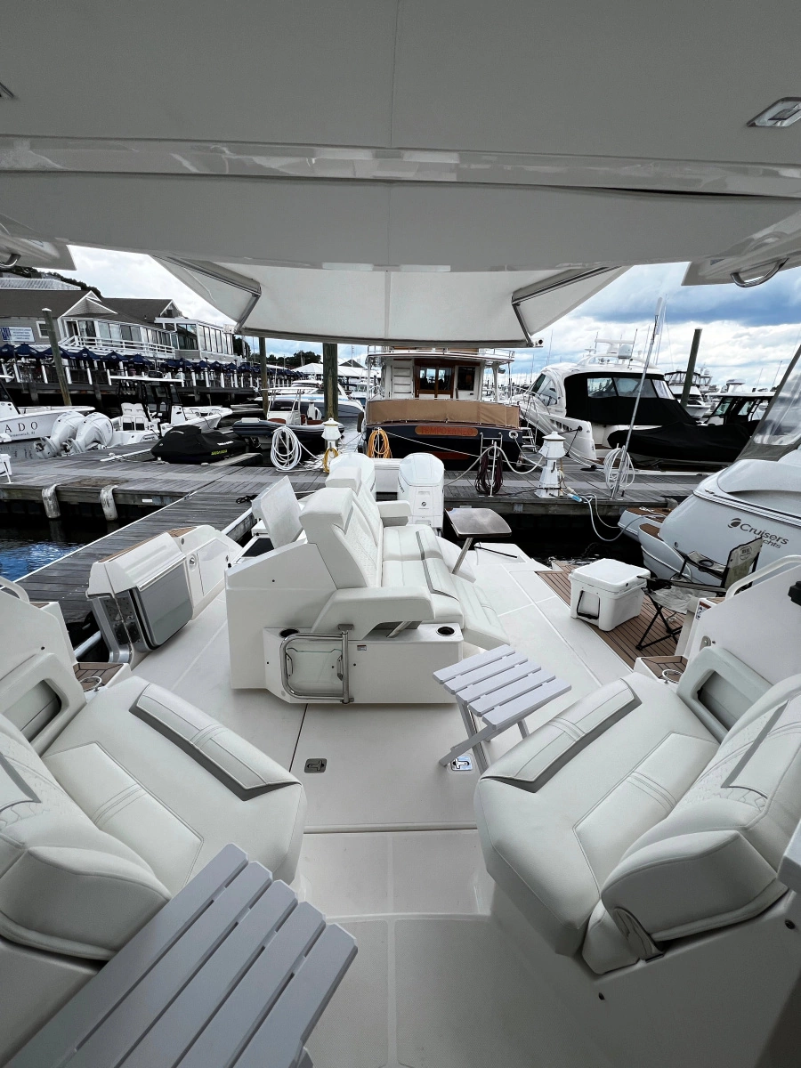 2022 Tiara Yachts 43 LE