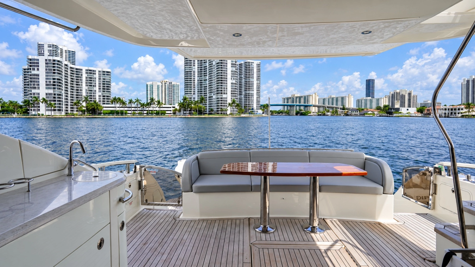 2016 Sea Ray L650 Fly