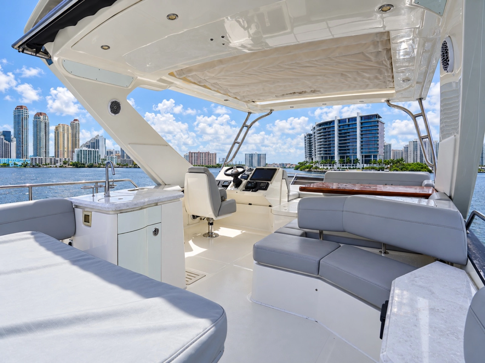 2016 Sea Ray L650 Fly