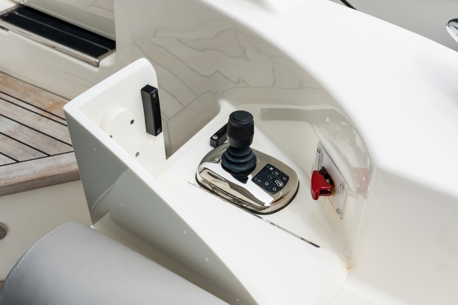 2018 Sea Ray L550