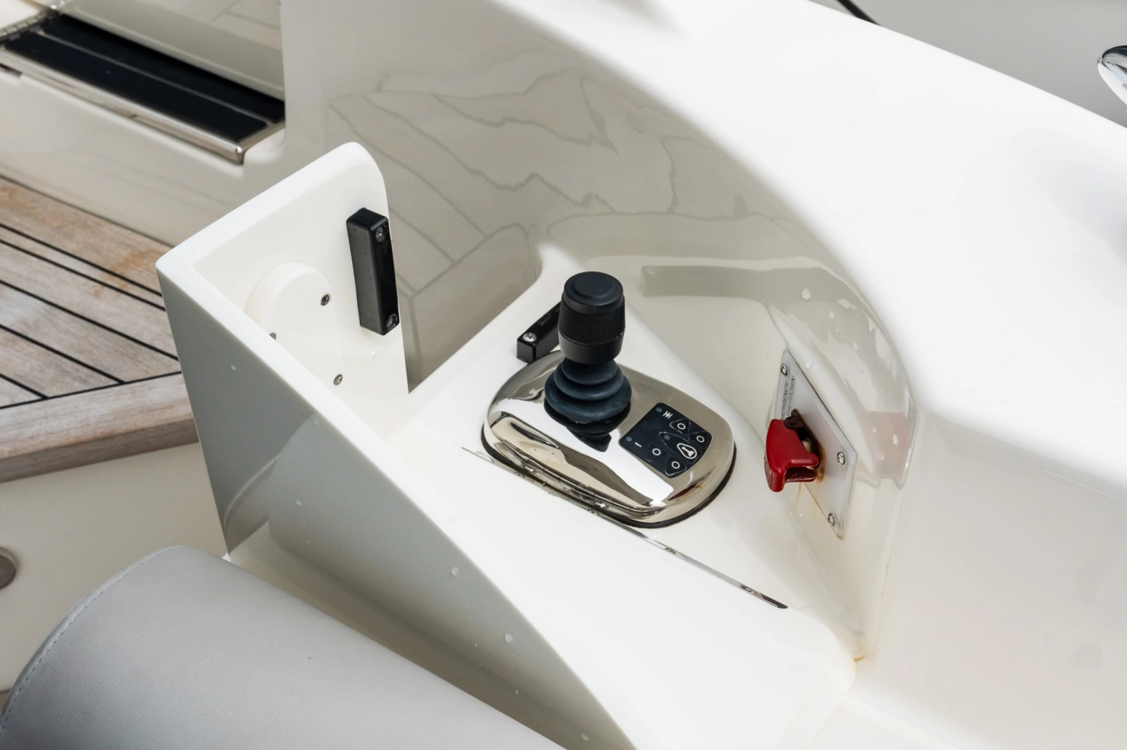 2018 Sea Ray L550