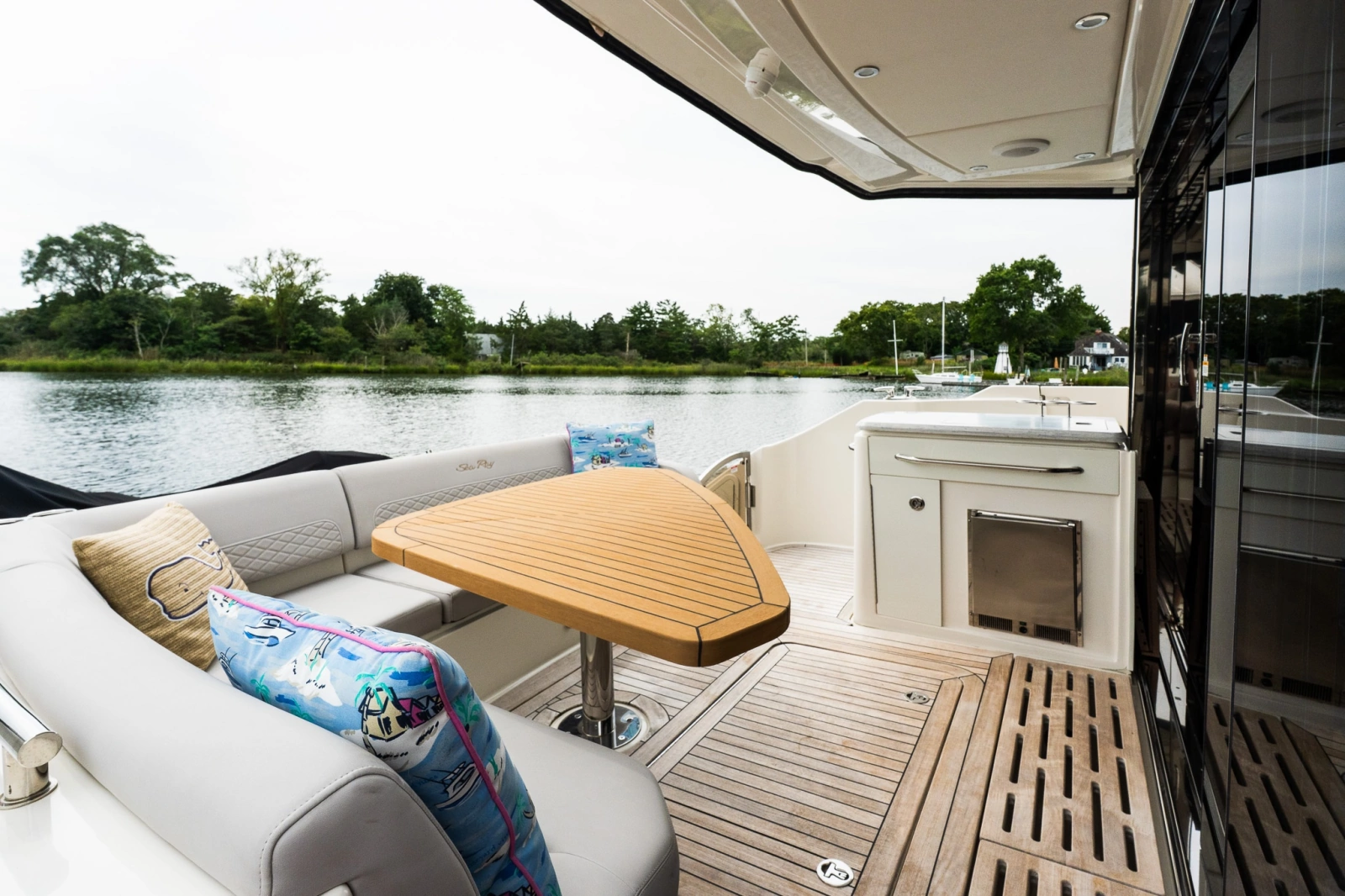 2018 Sea Ray L550