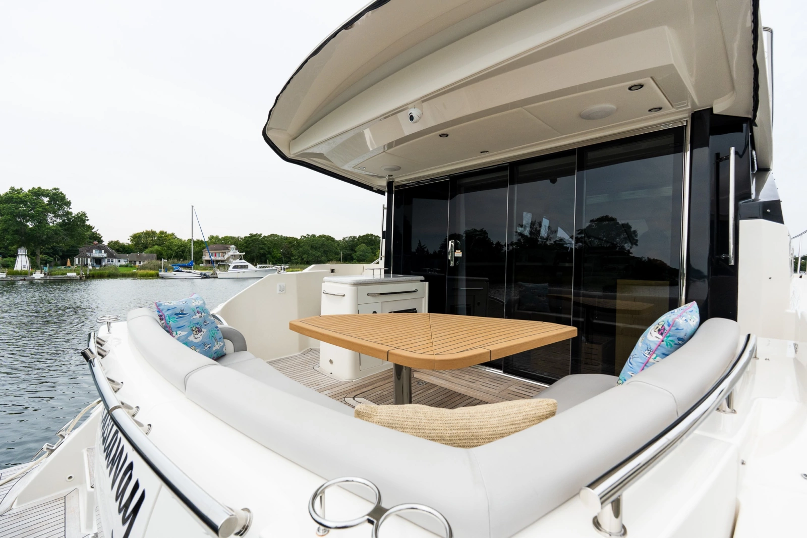 2018 Sea Ray L550
