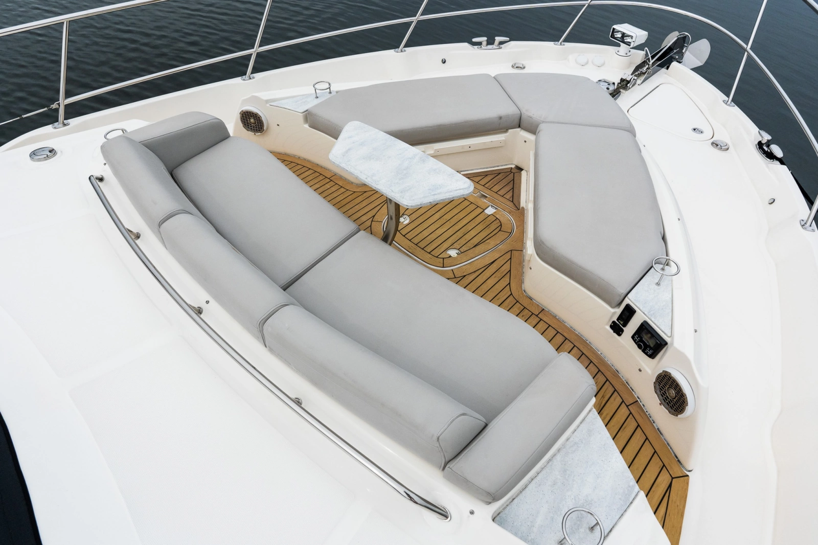 2018 Sea Ray L550