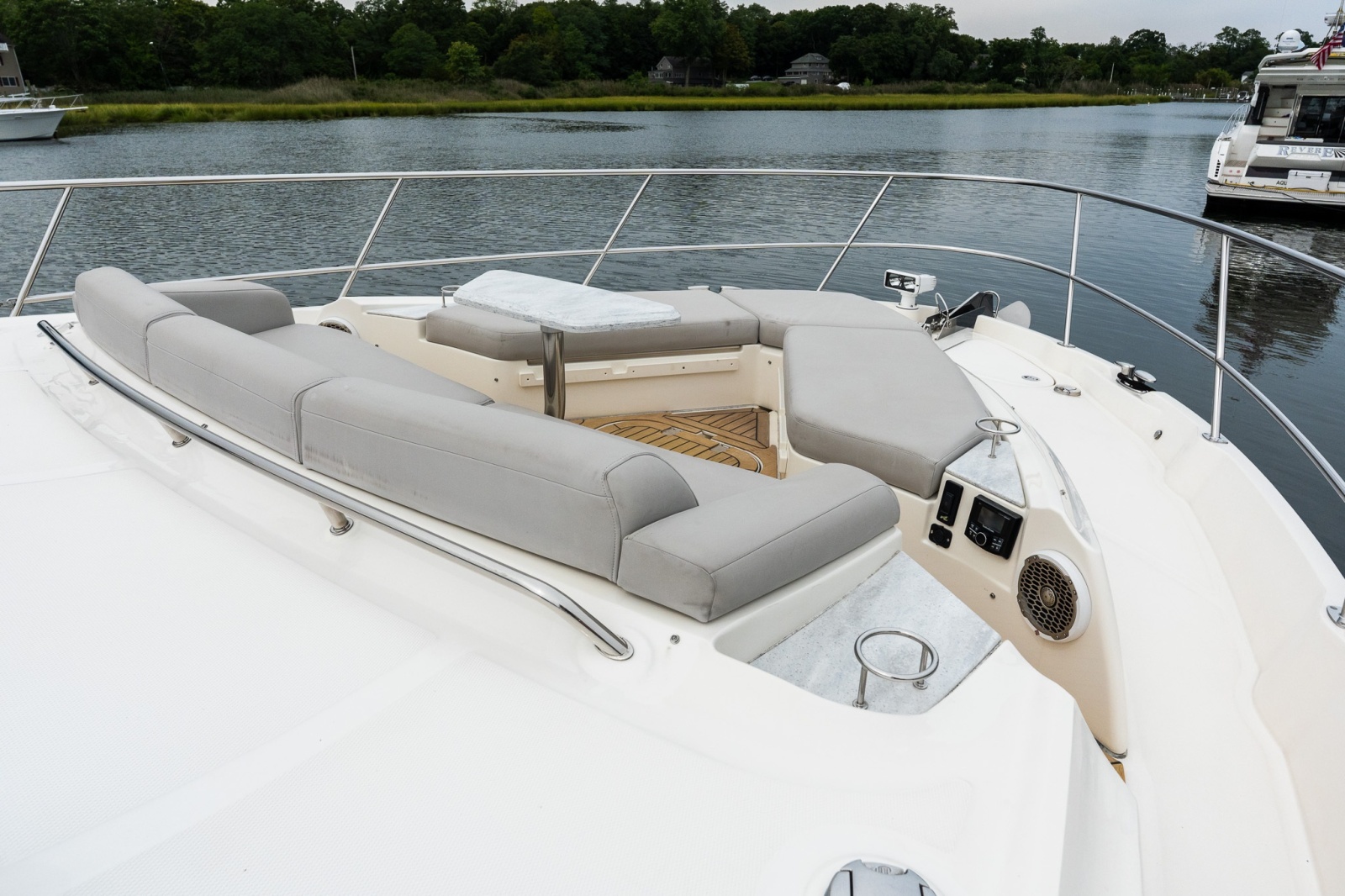 2018 Sea Ray L550