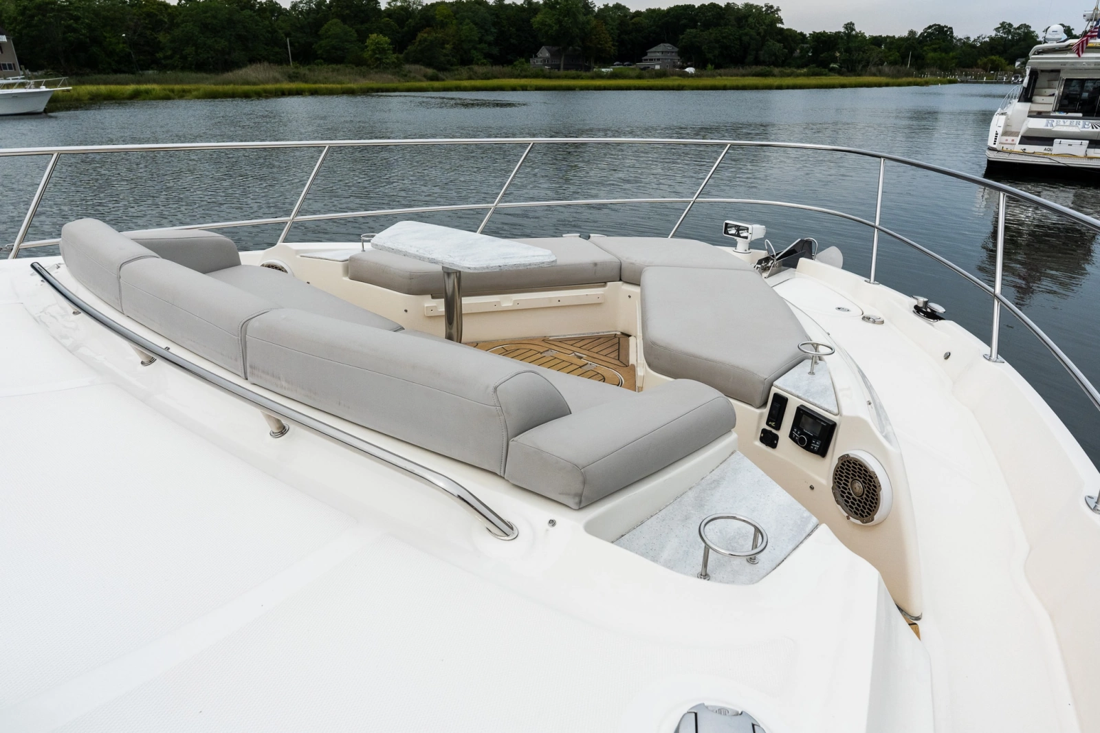 2018 Sea Ray L550