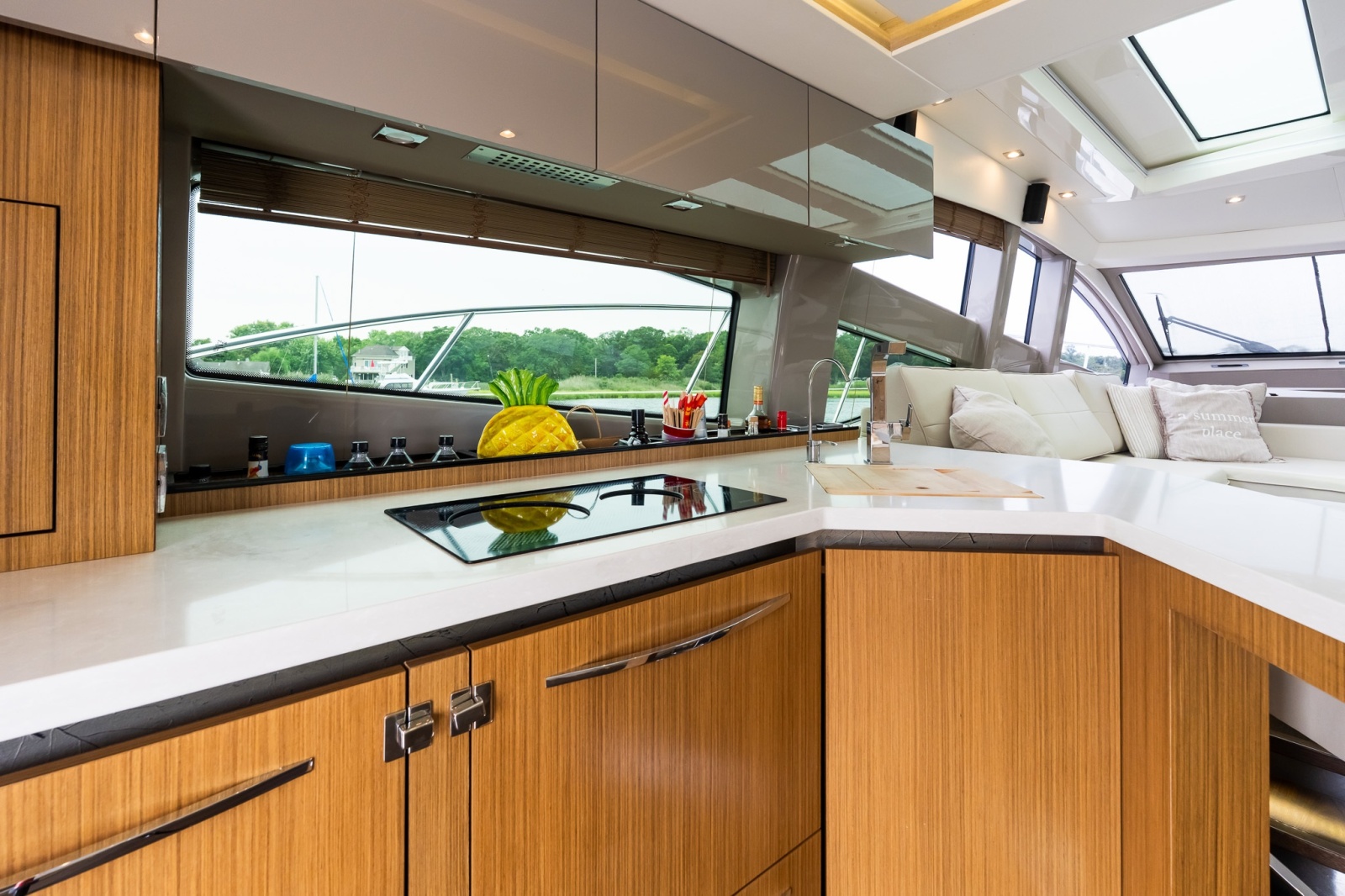 2018 Sea Ray L550