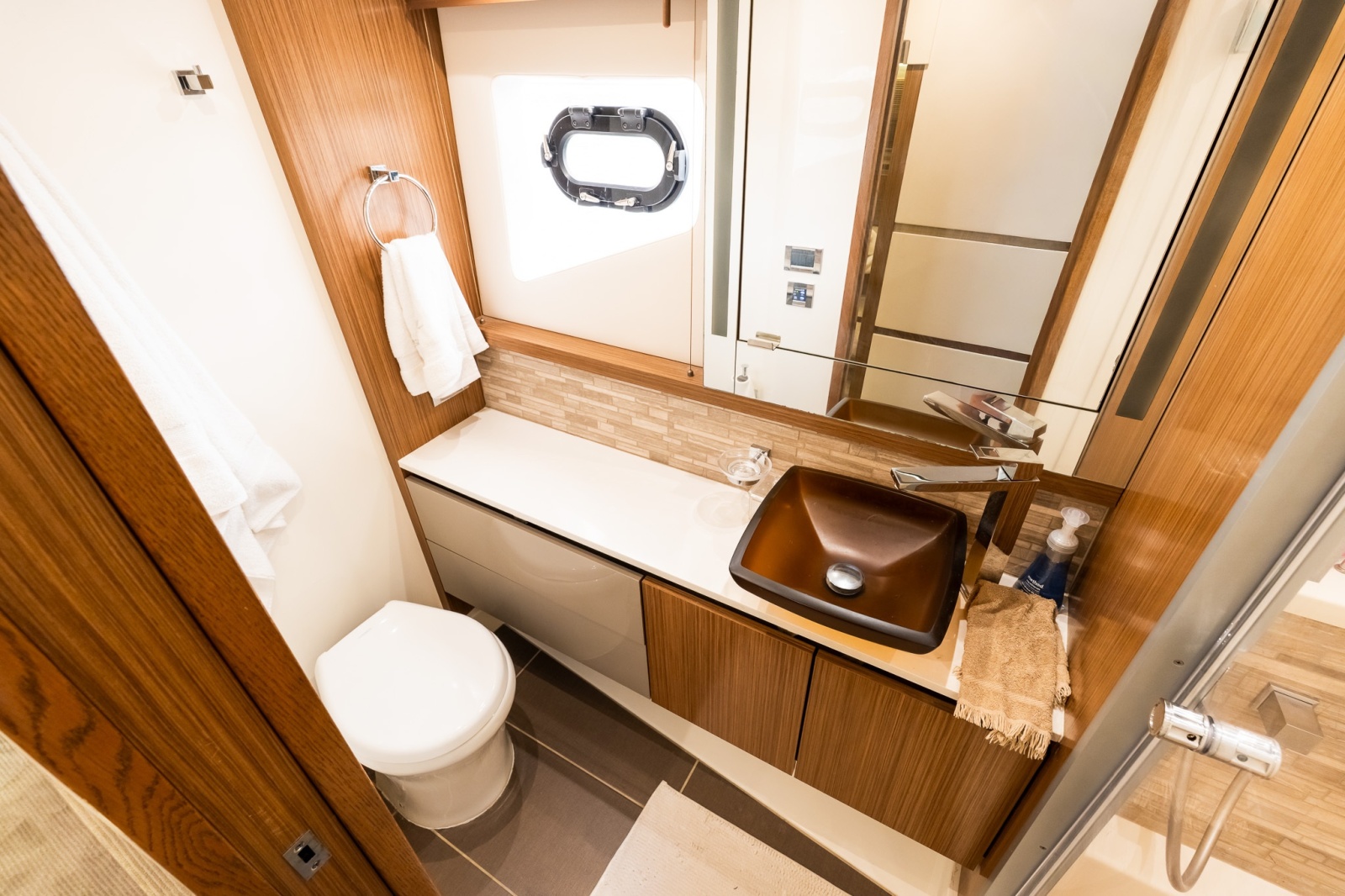 2018 Sea Ray L550