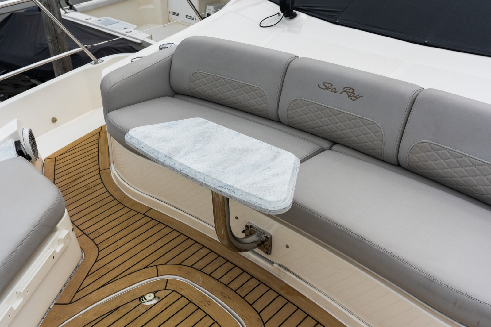 2018 Sea Ray L550