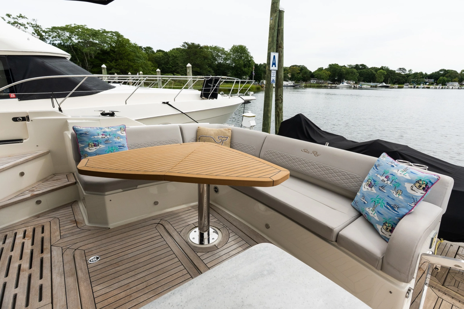 2018 Sea Ray L550