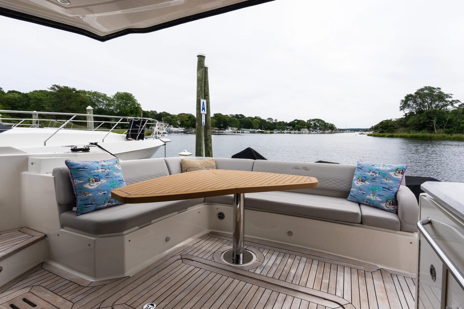 2018 Sea Ray L550
