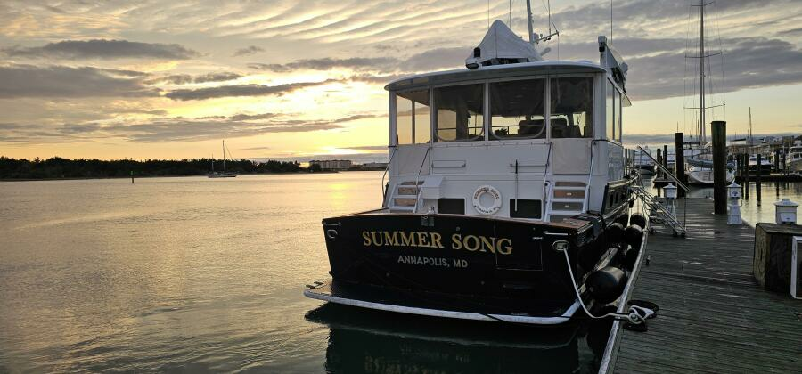 1969 Derecktor Hunt Motor Yacht