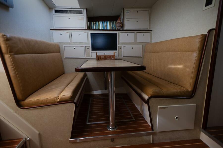 1969 Derecktor Hunt Motor Yacht