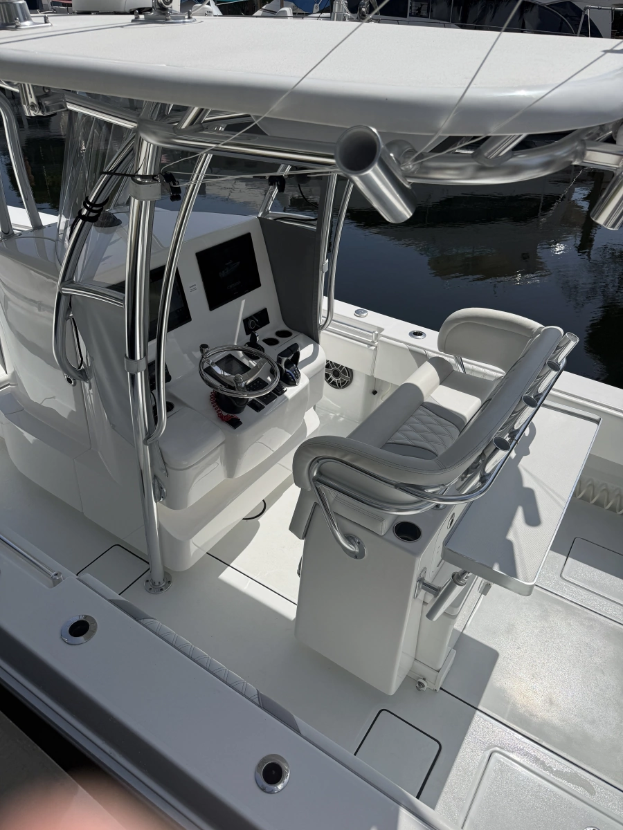 32ft Contender Yacht For Sale