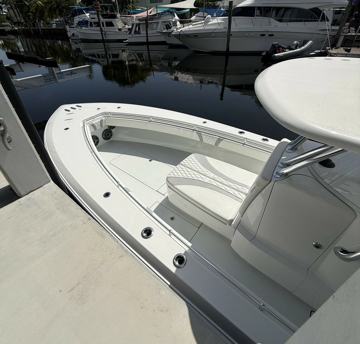 32ft Contender Yacht For Sale