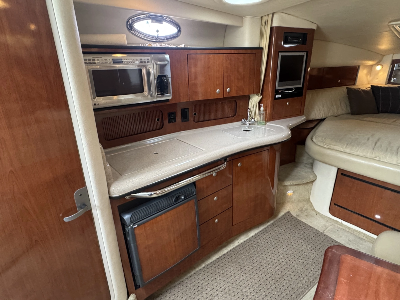 32ft Sea Ray Yacht For Sale