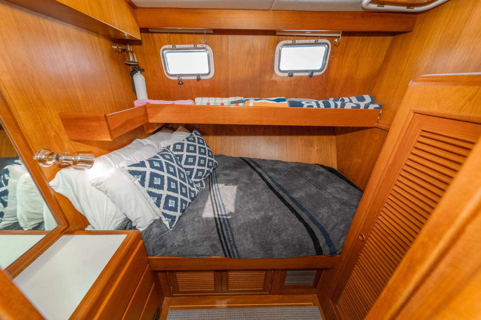 1999 Offshore Yachts 48 Sedan