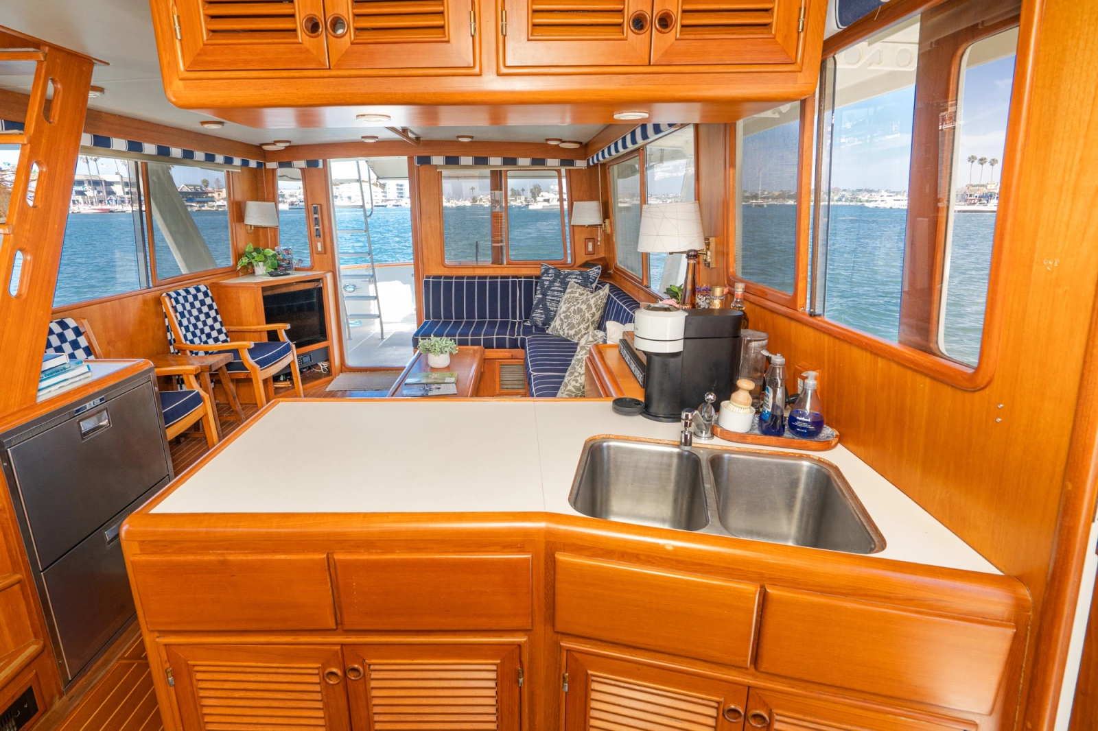 1999 Offshore Yachts 48 Sedan
