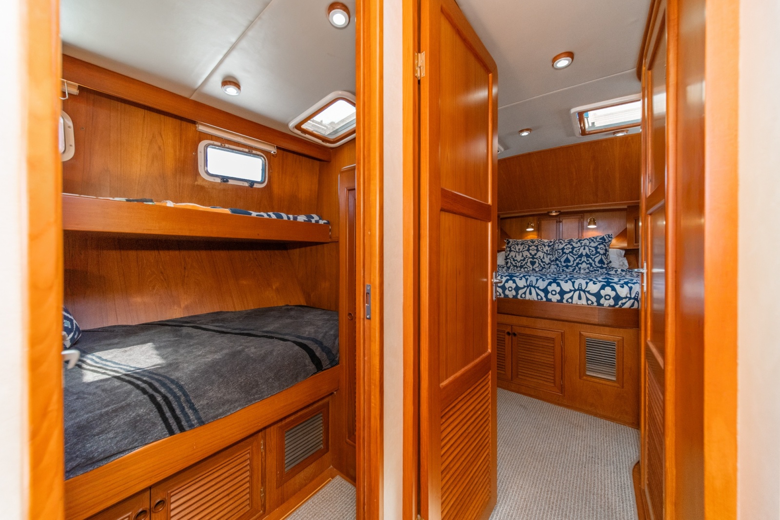 1999 Offshore Yachts 48 Sedan