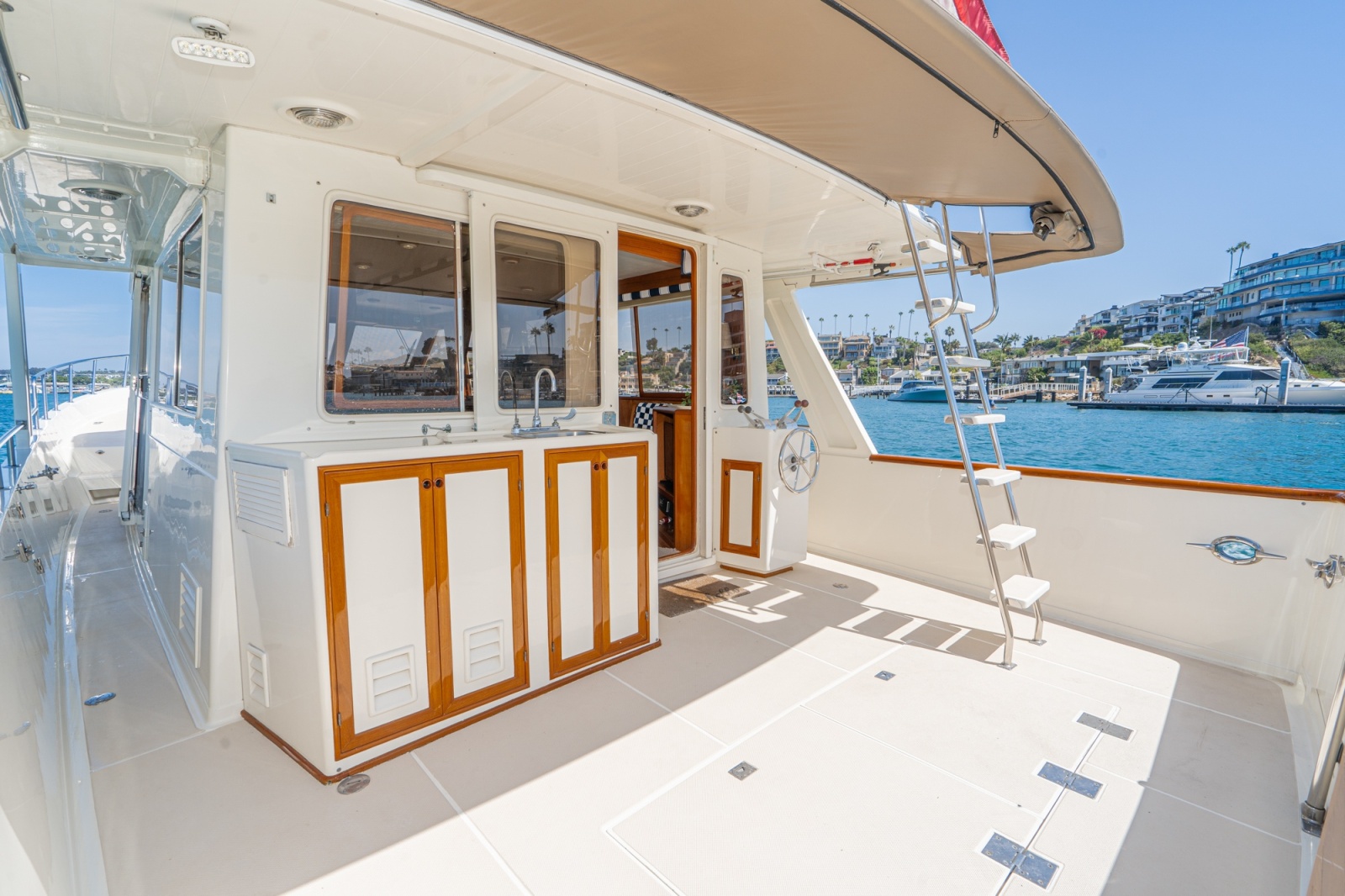 1999 Offshore Yachts 48 Sedan