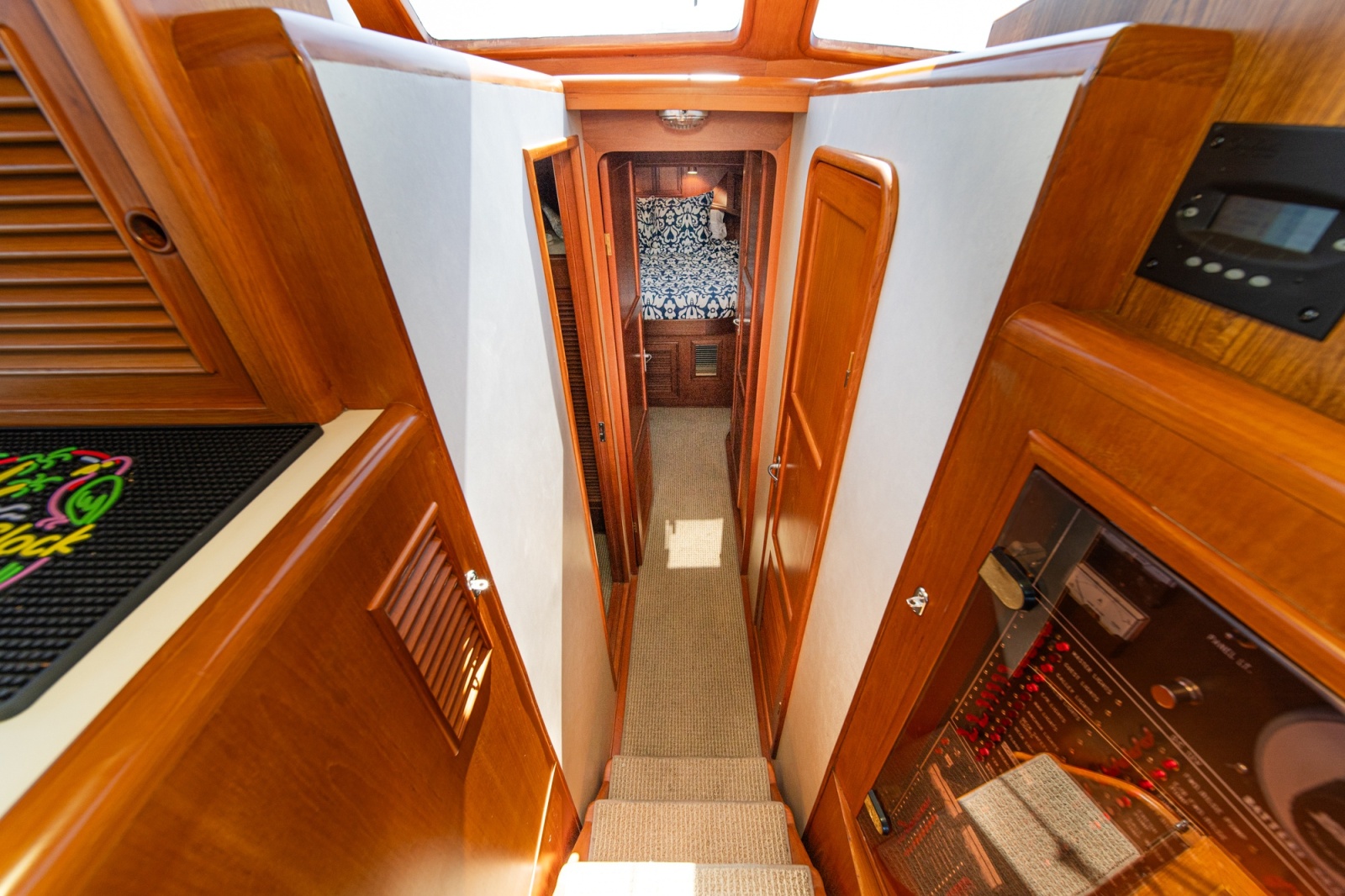 1999 Offshore Yachts 48 Sedan